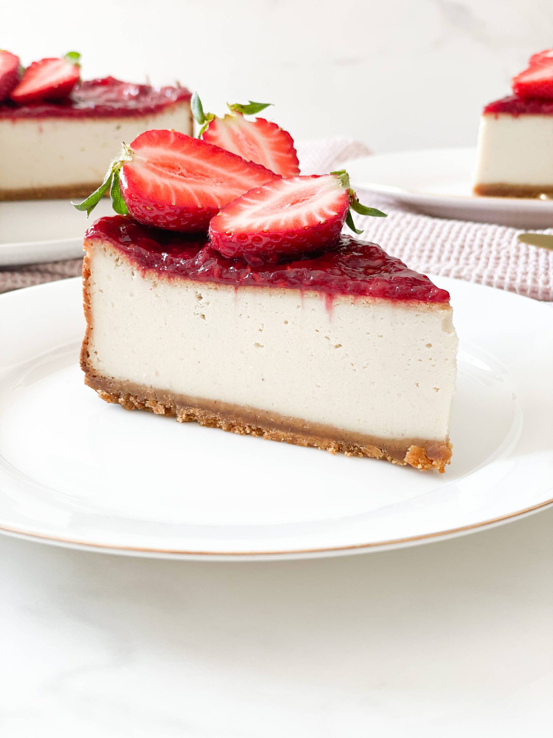 Cheesecake vegan copt cu capsuni