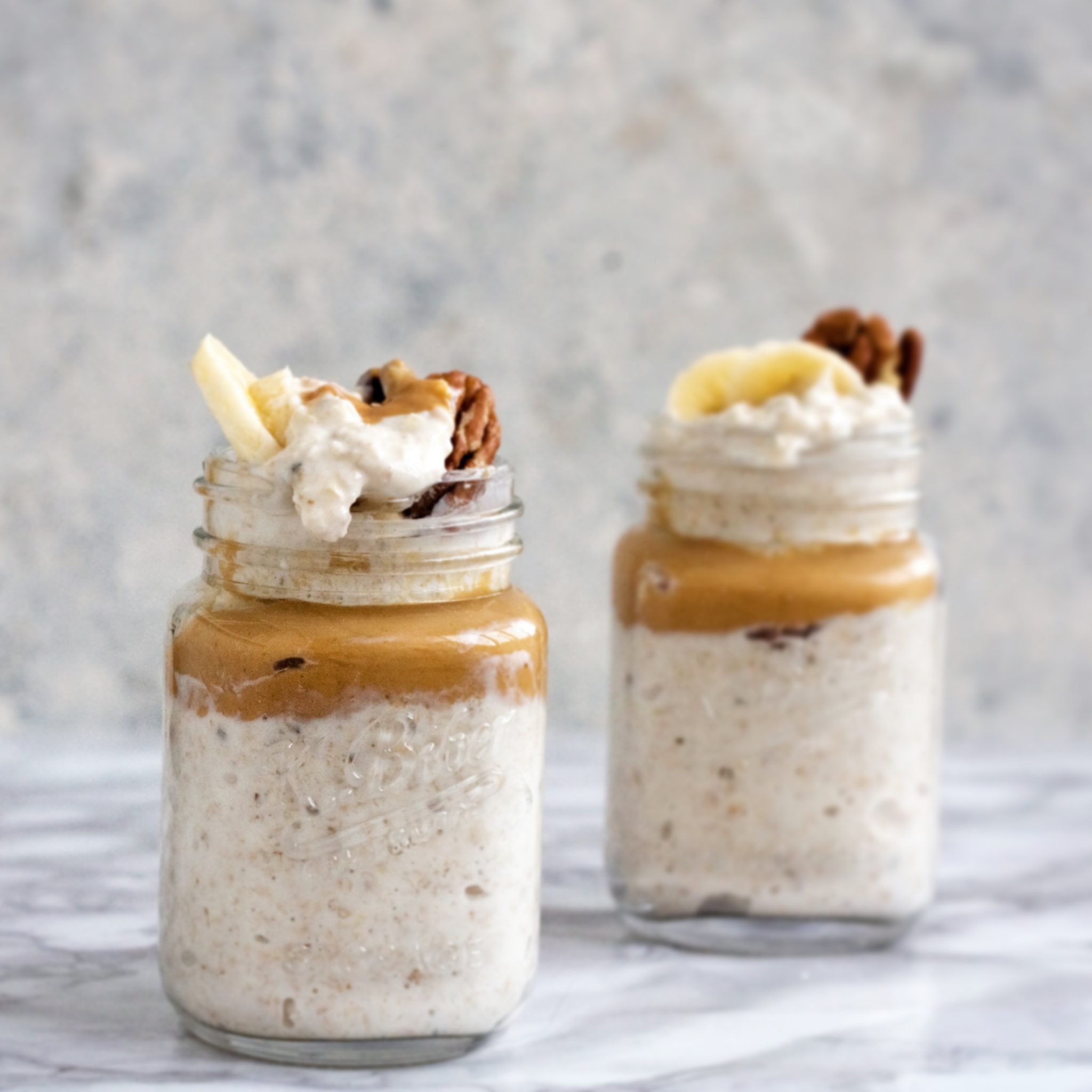Overnight oats cu unt de arahide si banana