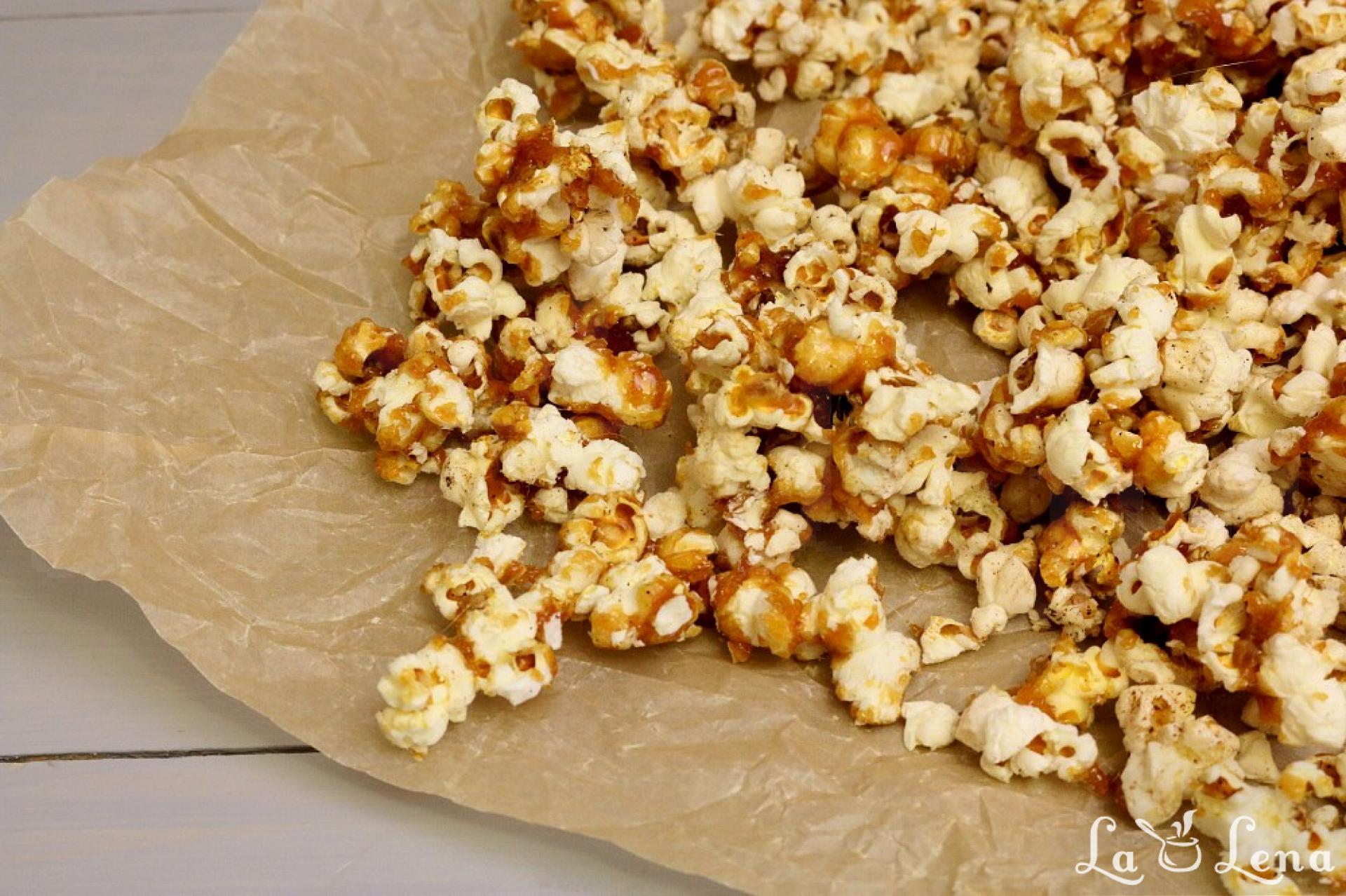 Popcorn cu caramel