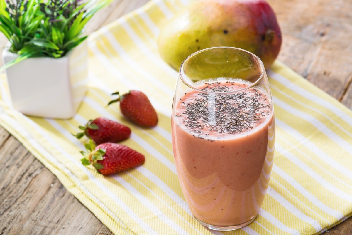 Smoothie de capsuni si mango