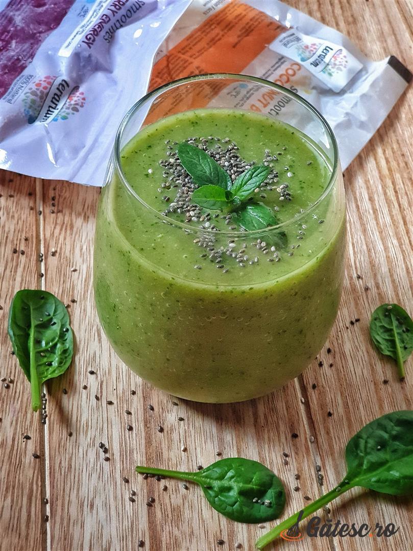 Smoothie green detox cu spanac si mar