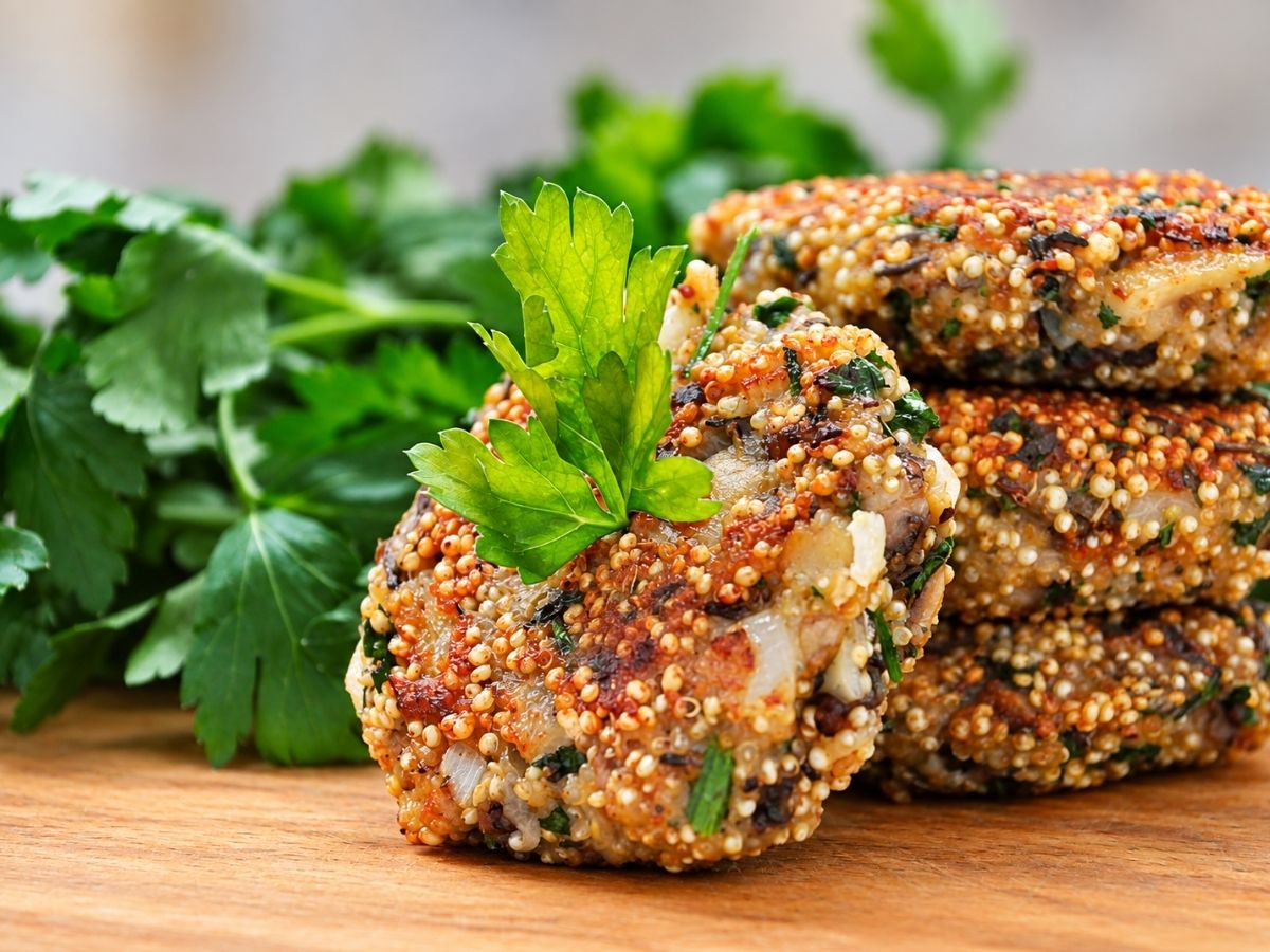 chiftele crocante de quinoa cu ciuperci 